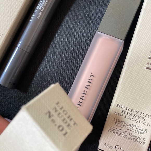 Burberry Velvet Crush 40, Lip Velvet 1, Lip Lacquer 3, Gloss 17 and 93 $20 each - Picture 4 of 7